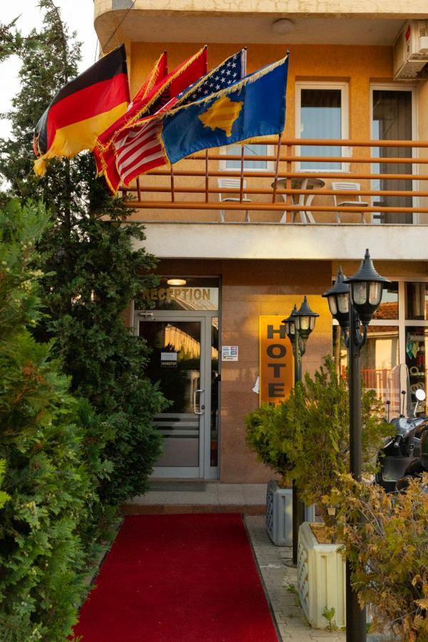 Boutique Hotel Igmas, Prishtina Priştine Dış mekan fotoğraf