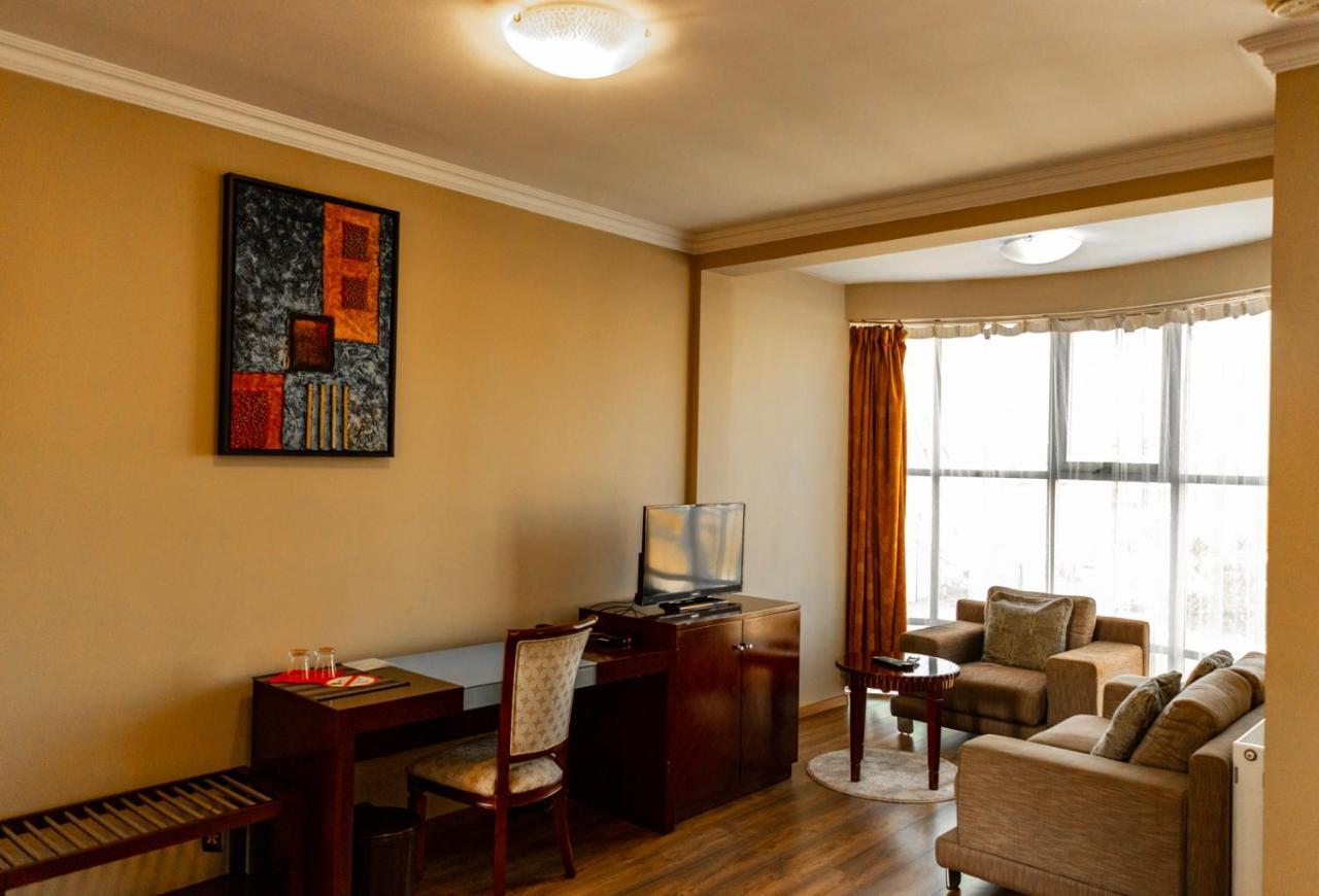 Boutique Hotel Igmas, Prishtina Priştine Dış mekan fotoğraf
