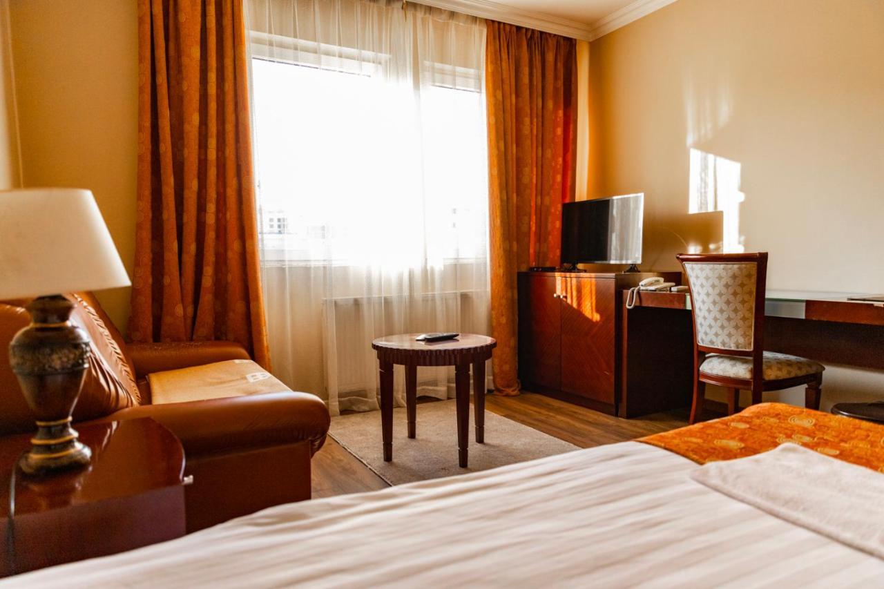 Boutique Hotel Igmas, Prishtina Priştine Dış mekan fotoğraf