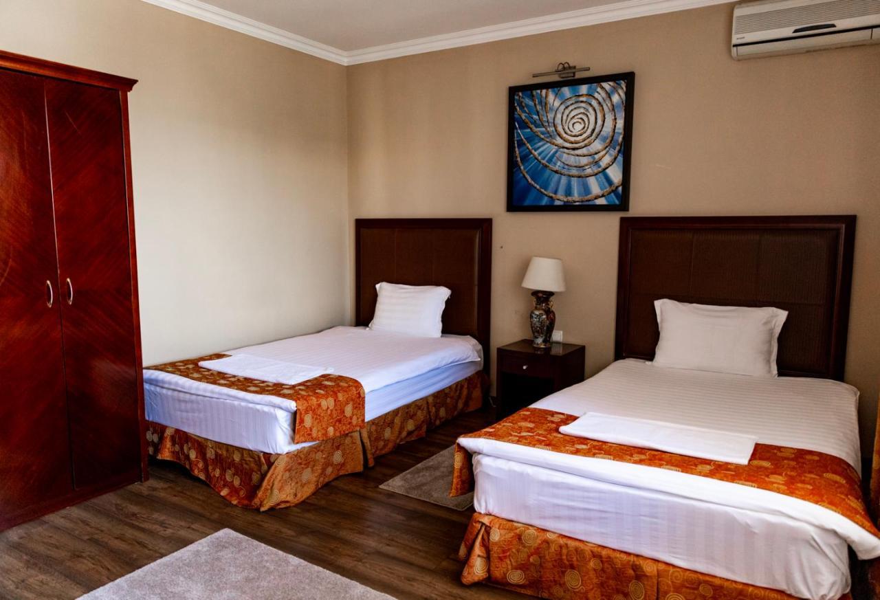 Boutique Hotel Igmas, Prishtina Priştine Dış mekan fotoğraf