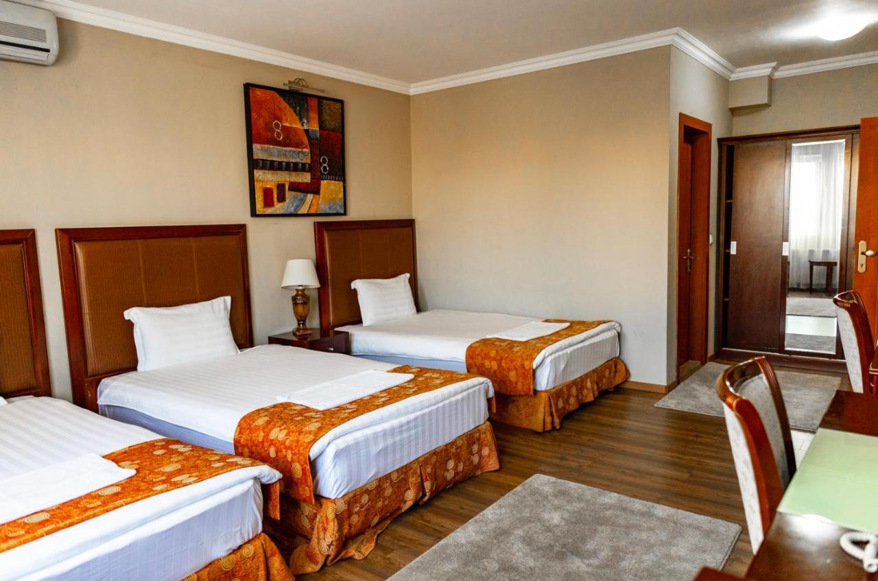 Boutique Hotel Igmas, Prishtina Priştine Dış mekan fotoğraf