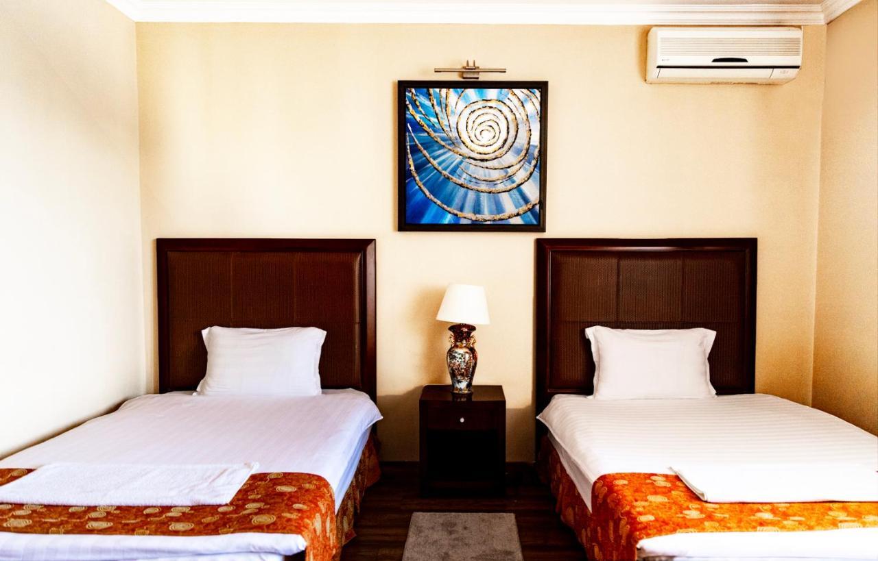Boutique Hotel Igmas, Prishtina Priştine Dış mekan fotoğraf